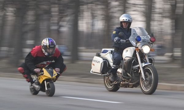 Очень Смешной Мотоциклист против Милиции